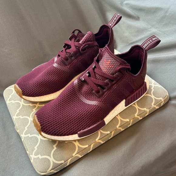 Adidas NMD R1 ”Maroon / Gum” - Picture 2 of 13